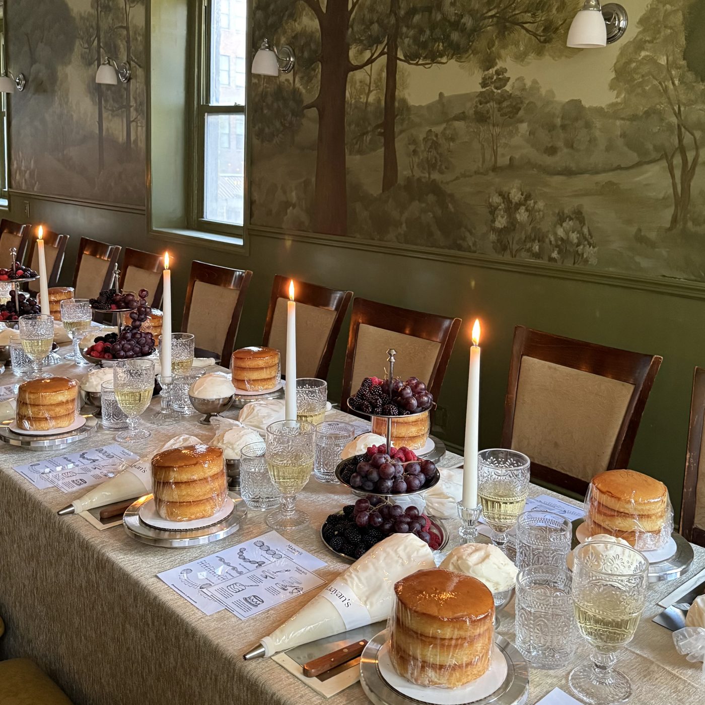Cake decorating at Maayan's Patisserie